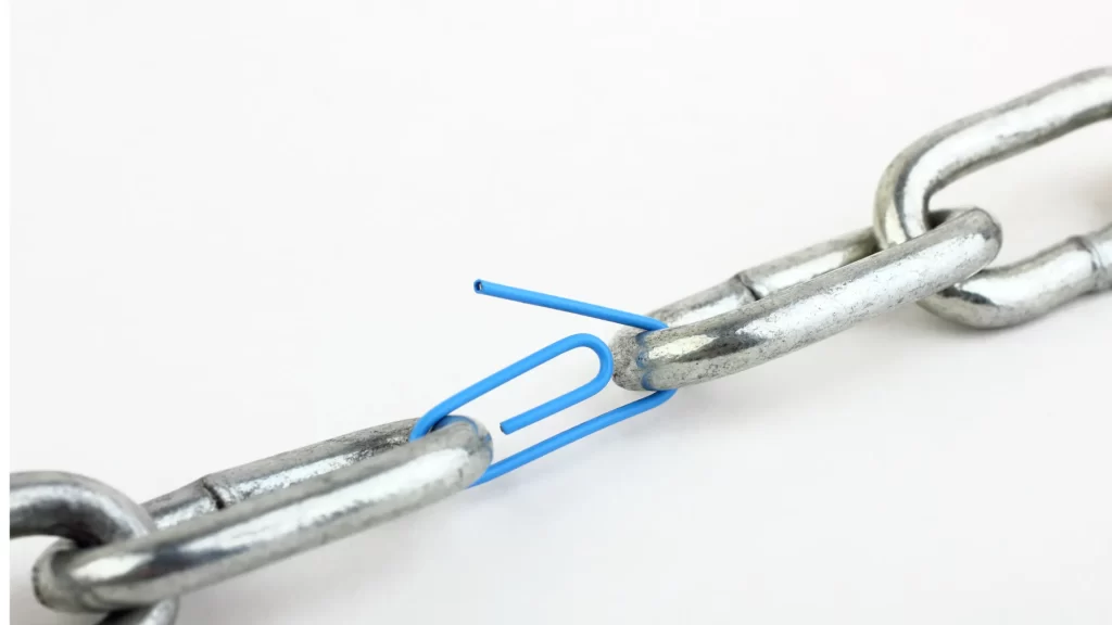 Close-up image of a broken chain symbolizing broken links in a website and the need for link building.